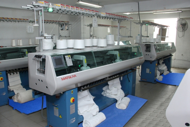 Knitting machine